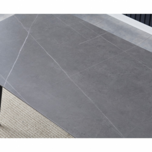 Tavolo Mila 140x80 con top in ceramica effetto marmo grigio opaco e gambe in metallo nero