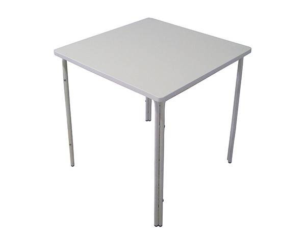 tavolo-ostuni-rettangolare-pieghevole-in-ferro-bianco-e-vetro-temprato-panna.jpg